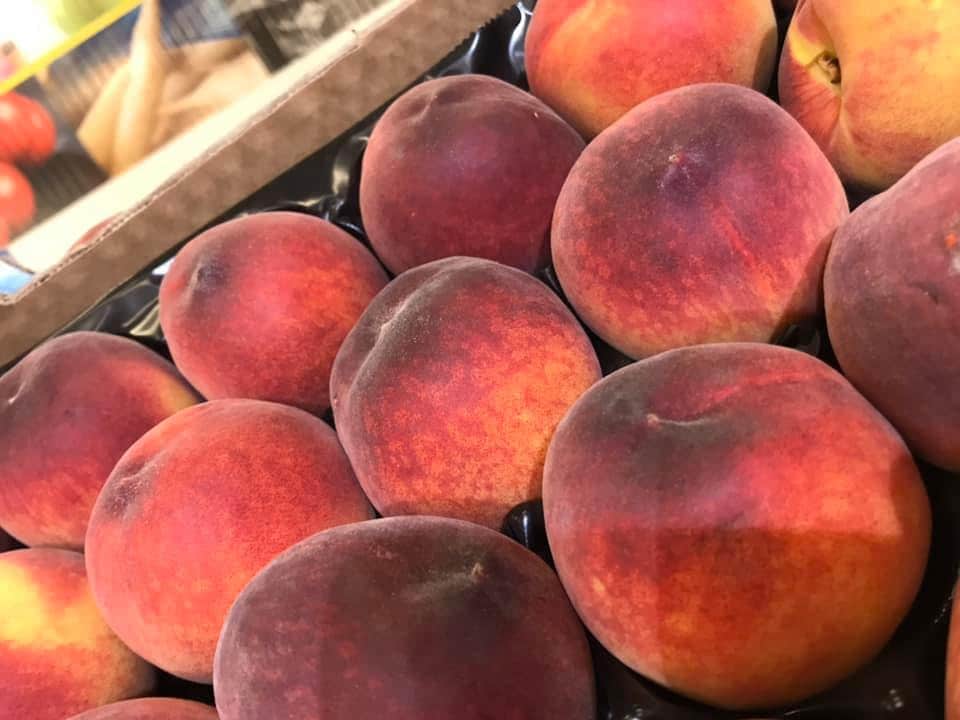 C'est la pleine saison de la pêche et de la nectarine chez SOLY Marché ! Des alliées pour s'hydrater et faire le plein de vitamines tout l'été.