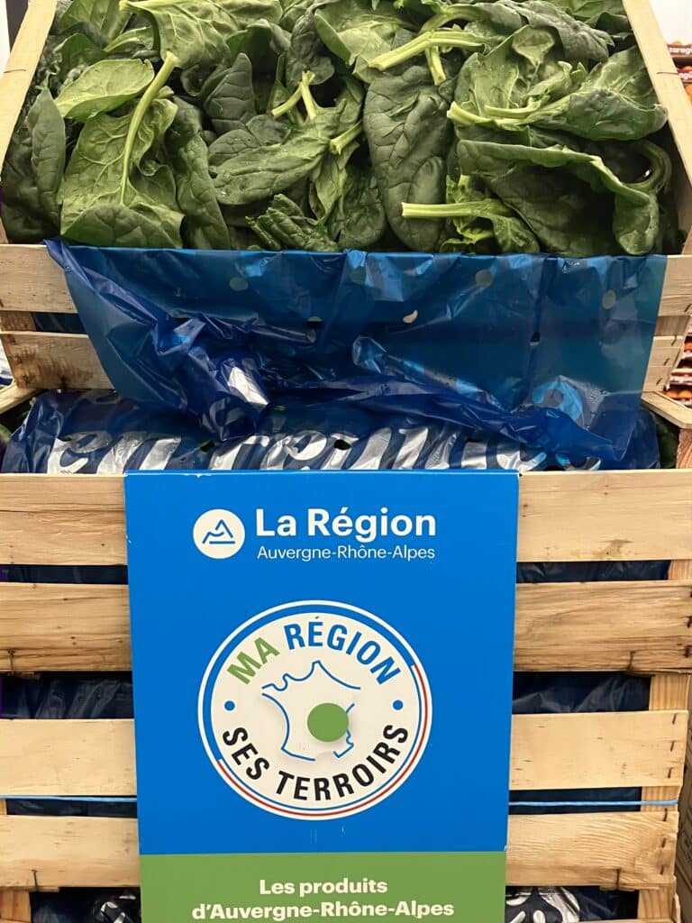 L’épinard régional proposé sur notre carreau se reconnaît sous la marque régionale “Ma Région, Ses Terroirs”.