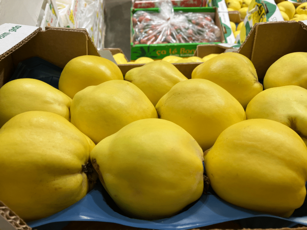 Le coing turc : parfumé, ferme et riche en arôme, son jaune intense ajoutera une touche de peps aux étals de fin d'année !